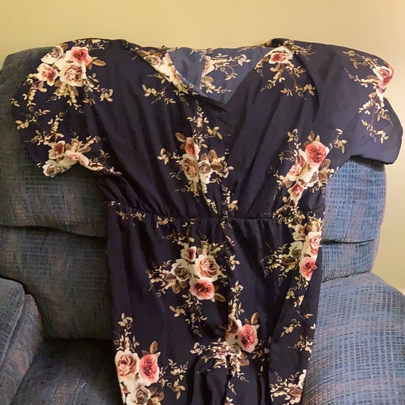 YOINS Dresses & Skirts - NWOT navy dress with short sleeves